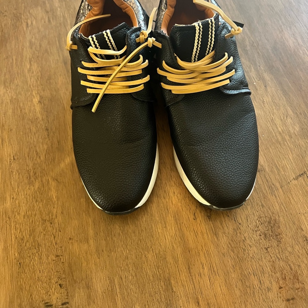 Stylish Black and Tan women’s shoe